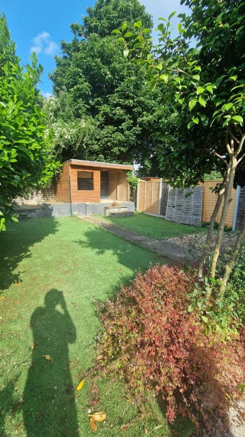 The Appletree Aparthotel Cowley  Exterior foto